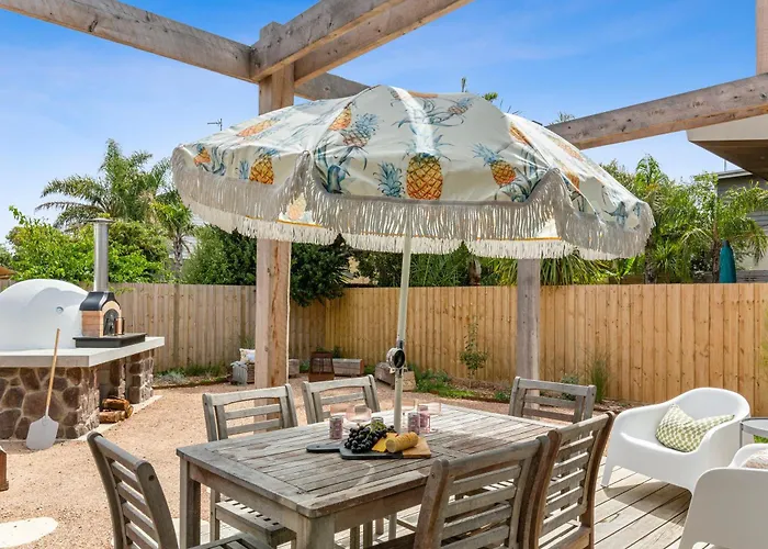 Riverside Luxe- Brand New, 50M To River, 3 Bedroom, Pizza Oven!