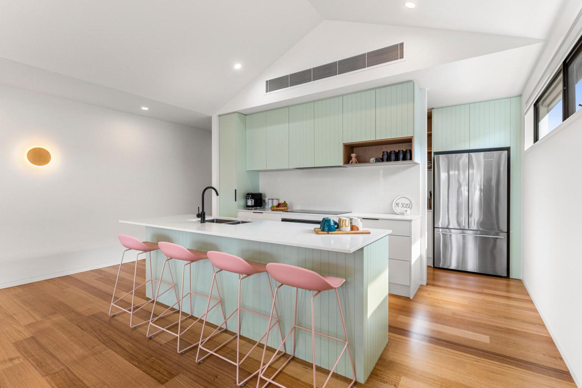 Riverside Luxe- Brand New, 50m To River, 3 Bedroom, Pizza Oven! * Ocean Grove